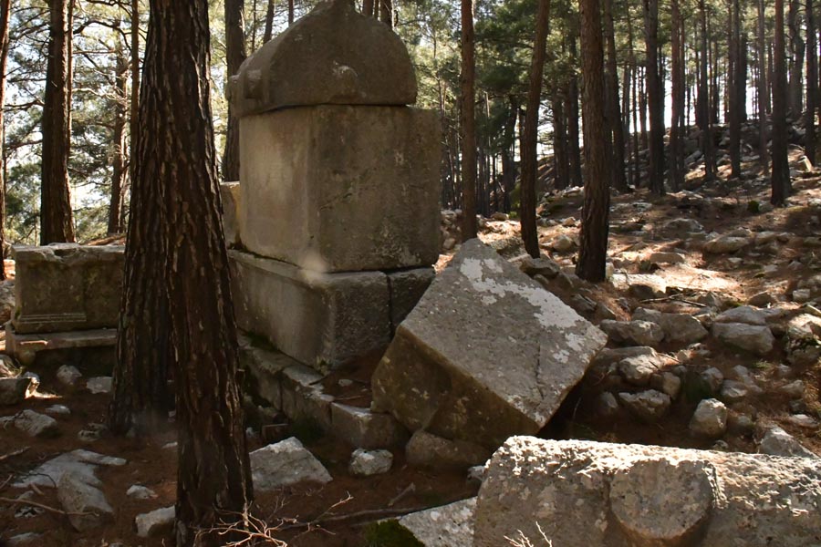 Lahit / Exedra-Sarkophag, Nekropole, Idebessos Idebessus Idebessiois Edebessus Edebessos Lahit / Exedra-Sarkophag, Nekropole, Idebessos Idebessus Idebessiois Edebessus Edebessos