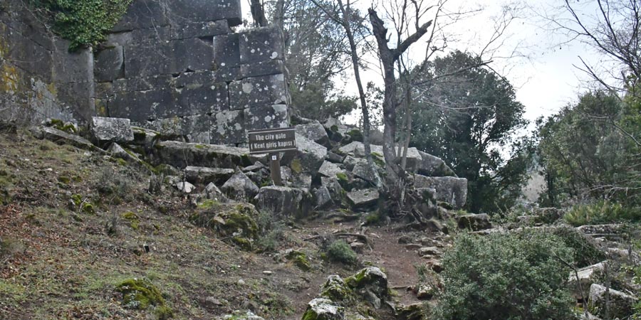 Hadrian Kapısı / Şehir Kapısı / Kent giris Kapısı, Termessos Antik Kenti, Döşemealtı Hadrian Kapısı / Şehir Kapısı / Kent giris Kapısı, Termessos Antik Kenti, Döşemealtı