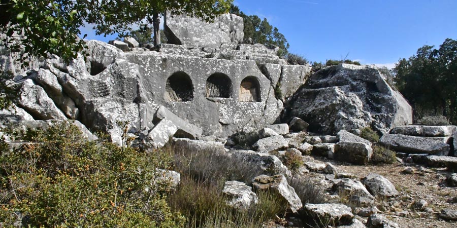 Heroon / Kabaraman mezarı, Termessos Antik Kenti, Döşemealtı Heroon / Kabaraman mezarı, Termessos Antik Kenti, Döşemealtı