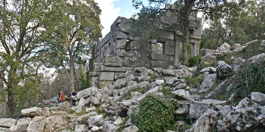 Attalos Stoası / Korint Tapınak, Termessos Antik Kenti, Döşemealtı Attalos Stoası / Korint Tapınak, Termessos Antik Kenti, Döşemealtı