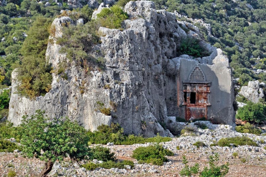 Tyberissos (Tubure) Kaya Mezarı / Rock Tomb