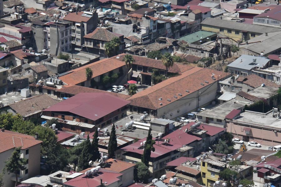 Aussichtsplattform gözlem güvertesi mit Blick auf das 4-Sterne Savon Hotel, Antakya