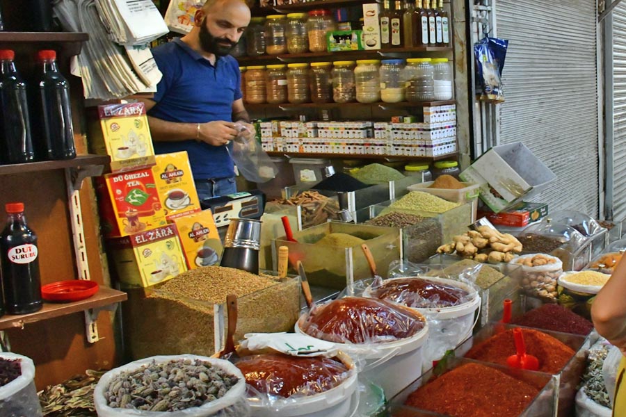 Händler in der Kemiklihan Caddesi, Antakya