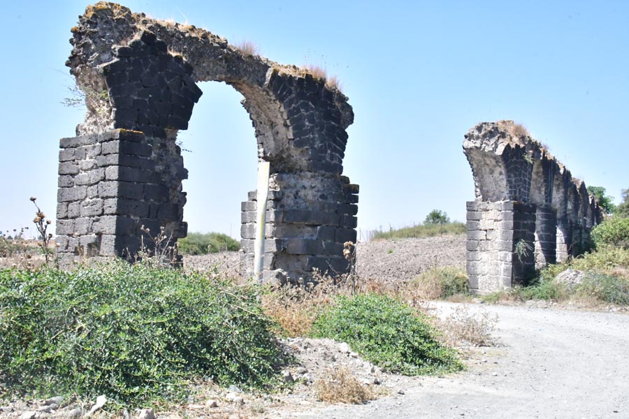 Aquädukt,  Oiniandos / Epiphaneia Antik Kenti, Erzin
