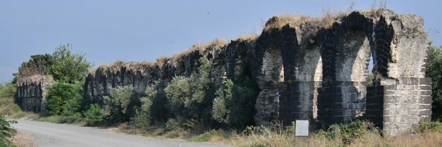 Aquadükt / Su kemeri / Aquädukt, Epiphaneia antik kenti / Oiniandos, Erzin-Yesiltepe (Kilikien)