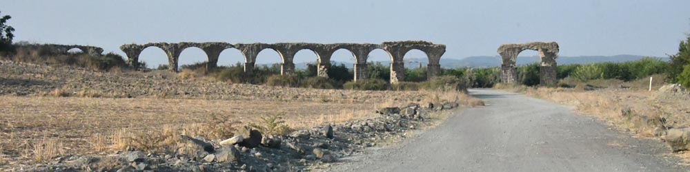 Aquadükt / Su kemeri / Aquädukt, Epiphaneia antik kenti / Oiniandos, Erzin-Yesiltepe (Kilikien)