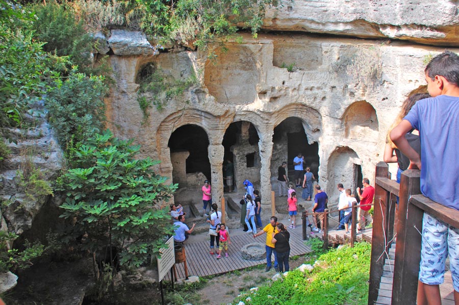 Beşikli Mağarası ve Kaya Mezarları, Beşikli Mağara, Cradle Cave, Samandağ