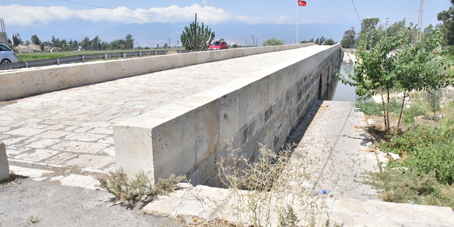 Tarihi Muratpaşa Köprüsü