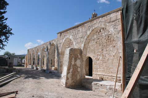 Ay. Auxentios (Aziz Iksendi) Kirche / Kloster in Büyükkonuk