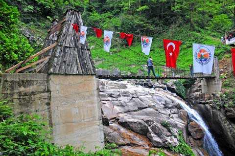 Wasserfall Mençuna Şelalesi