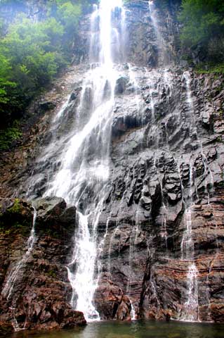 Wasserfall Mençuna Şelalesi