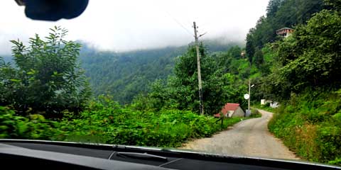 Route Mençuna Şelalesi nach Murgul