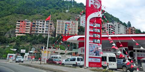 Tankstelle an der D010/D950 Artvin Borçka