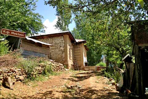 Kiğı Stone School