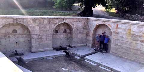 Historischer Brunnen Tarihi Ekinözü Çeşmesi