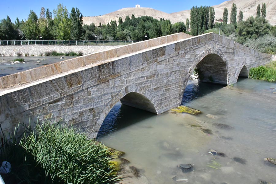Tarihi Uzunok Köprüsü, Darende