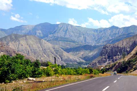 Balıklı Köyü Yolu D950, Uzundere
