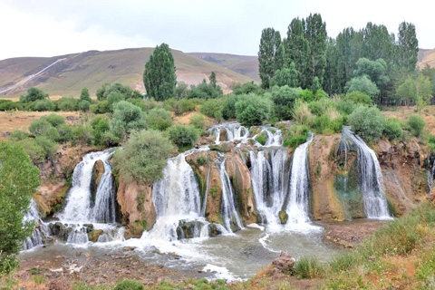 Muradian Falls Muradiye Selalesi