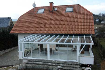 Wintergarten - Terrasse mit Granitsitzgruppe, Küchenarbeitsplatte und Spüle