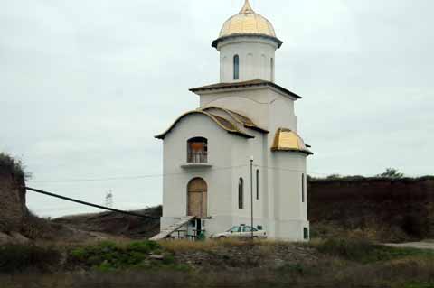 Biserica Nașterea Maicii Domnului bei Floresti