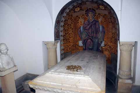 Sarkophag von Take Ionescu im Kloster Sinaia