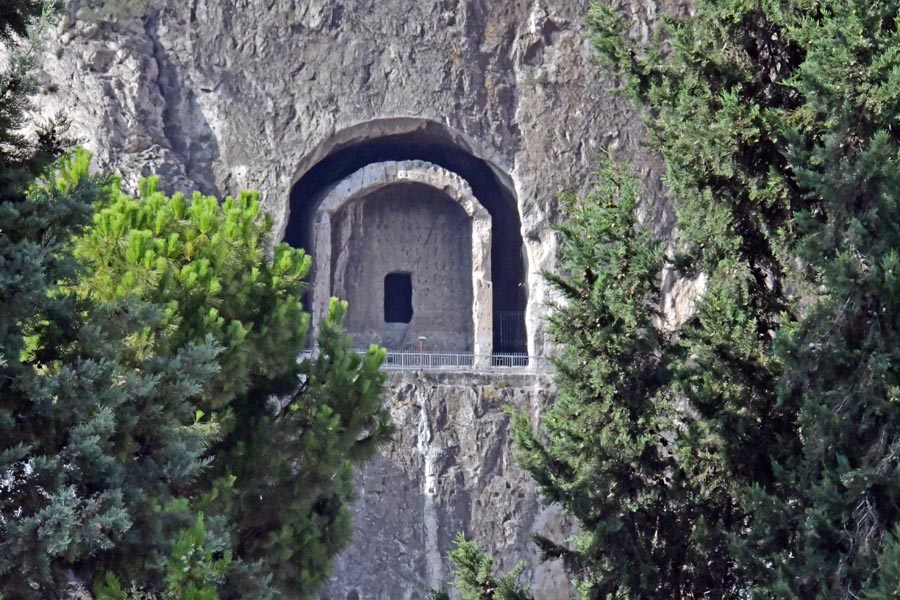 Pontisches Felsgrab / Pontus Kralları Kaya Mezarları, Amasya