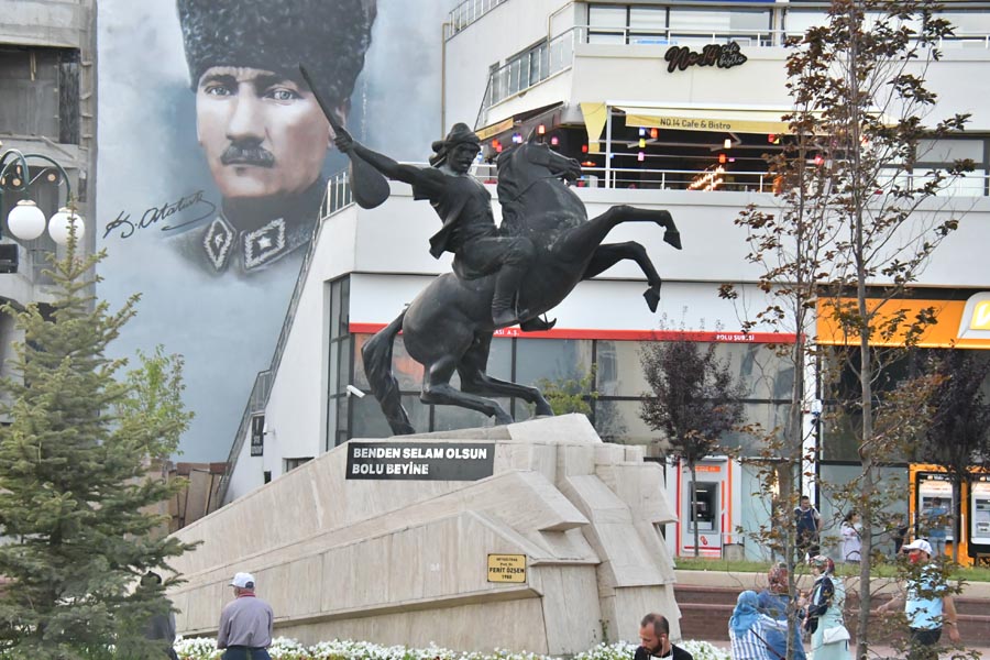 Reiterdenkmal Köroğlu Anıtı / Binicilik anıtı, Bolu