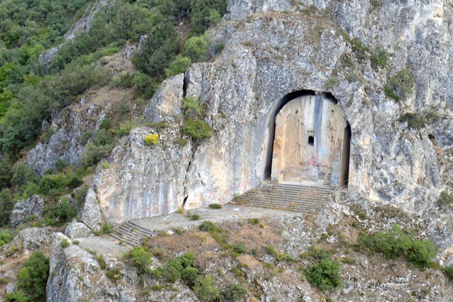 Laçin Kapılıkaya Anıtsal Kaya Mezarı, Kırkdilim, Foto aus Rundreise 2017