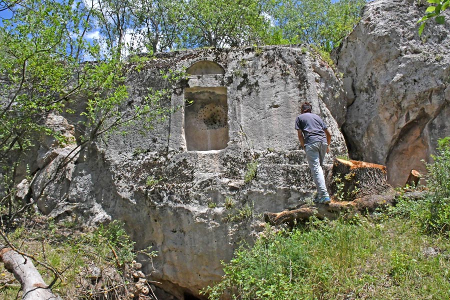 Nişli Tapınıum Alanı Nischentempelgebiet, Hadrianoupolis Antik Kenti