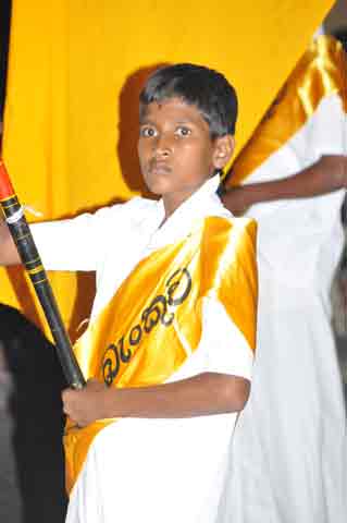 Buddhistische Fahne gelb buddhist flag yellow - Navam Perahera Colombo 2014