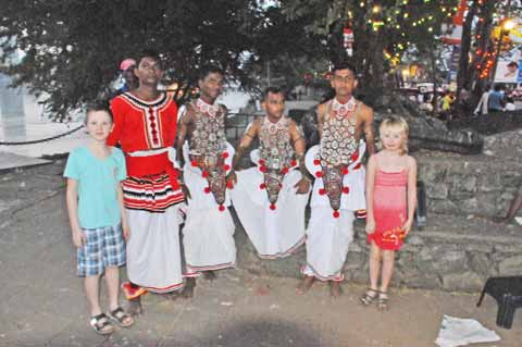 Tänzerfotos - Navam Perahera Colombo 2014