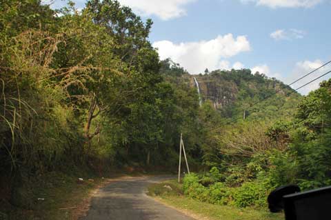 Diyaluma Wasserfall Sri Lanka