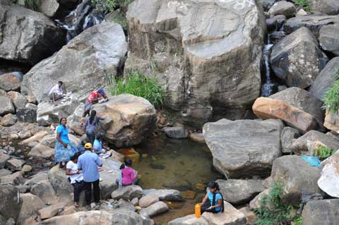 Diyaluma Wasserfall Sri Lanka