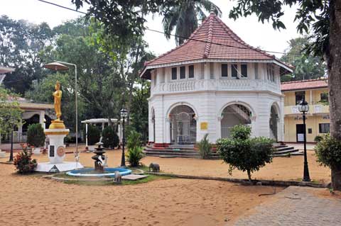 Tempel Sri Subhuthi Maha Viharaya Wellawaya