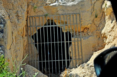 Höhle in der Nähe von Belkıs / Zeugma Örenyeri Antik Kenti