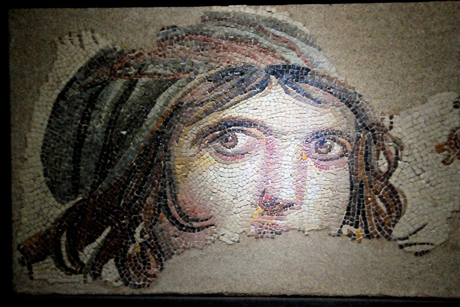 Gypsy Girl Gaia - Zigeunermädchen, Zeugma Mozaik Müzesi, Gaziantep