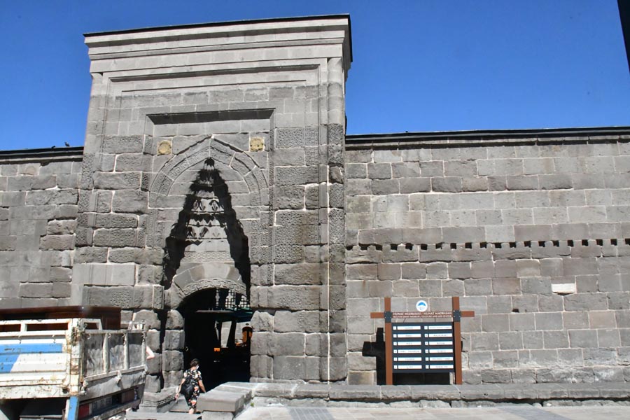 Hunat Hatun Medresesi, Kayseri