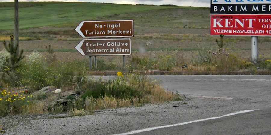 Narlıgöl Krater Gölü mit Jeotermal Alan, Narköy