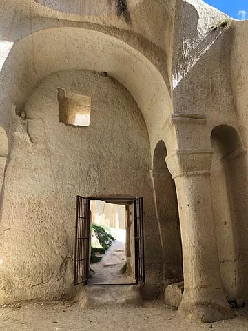 Kloster Hallaç-Manastırı / Hallach monastery, Ortahısar