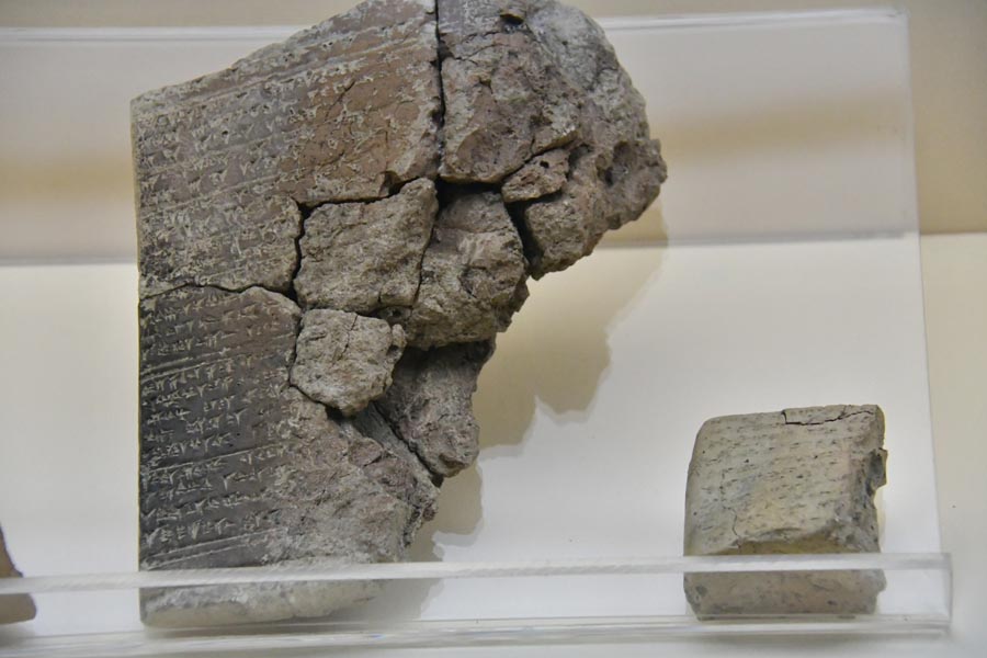 Artefakte von Sarissa Antik Kenti / Šarišša / Kuşaklı im Sivas Arkeloji Müzesi