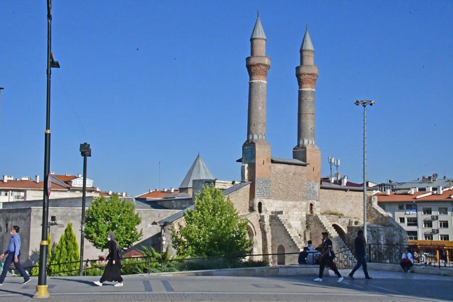 Doppelminarett-Madrasa, Sivas