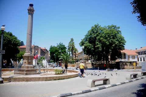 Atatürk Platz mit Venetian Column Dikili Taş