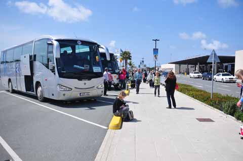 Bus am Flughafen Paphos